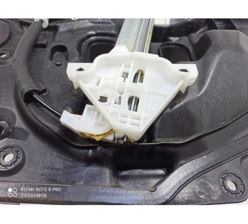 Стеклоподъемник (передний левый)