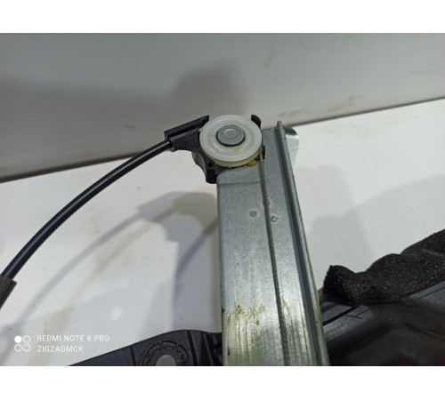 Стеклоподъемник (передний левый)