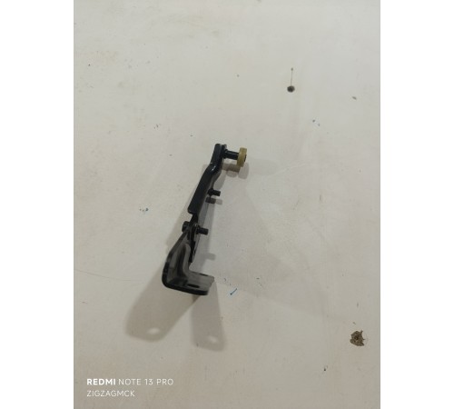 Направляющий ролик правой сдвижной двери