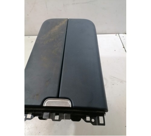 Подлокотник центральной консоли