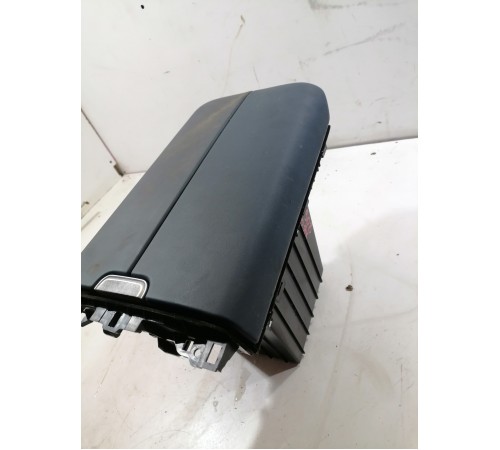 Подлокотник центральной консоли