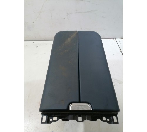 Подлокотник центральной консоли