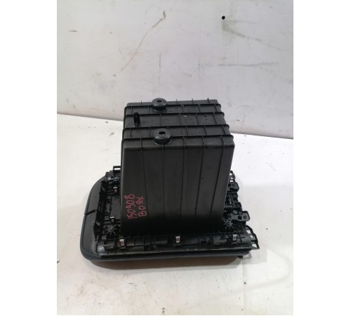 Подлокотник центральной консоли