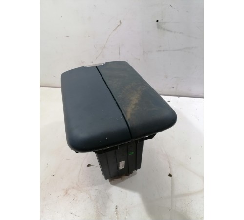 Подлокотник центральной консоли