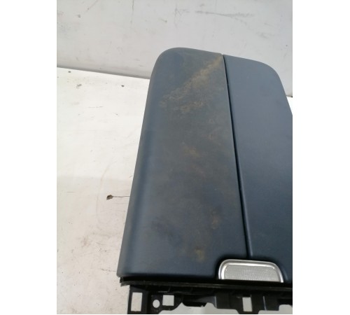 Подлокотник центральной консоли