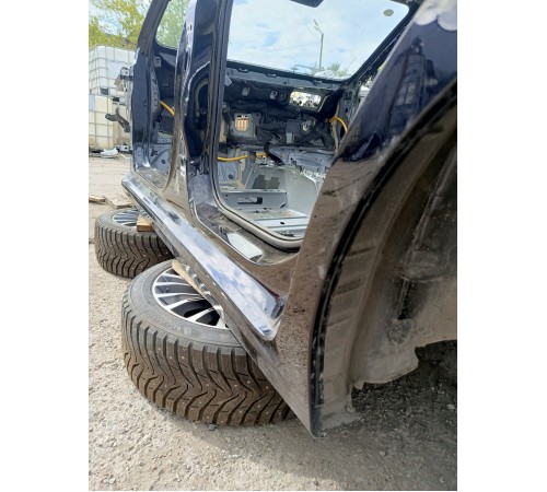 Порог с центральной стойкой левый