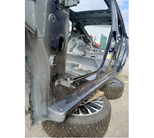 Порог с центральной стойкой левый