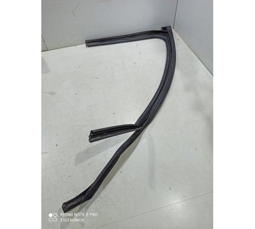 Уплотнитель стекла (передний правый внутренний)