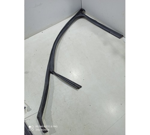 Уплотнитель стекла (передний правый внутренний)