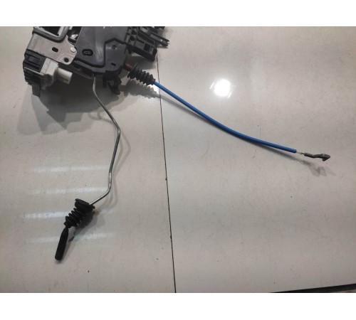 Замок двери(передний правый)