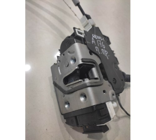 Замок двери(передний правый)