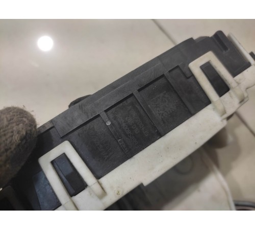 Замок двери(передний правый)