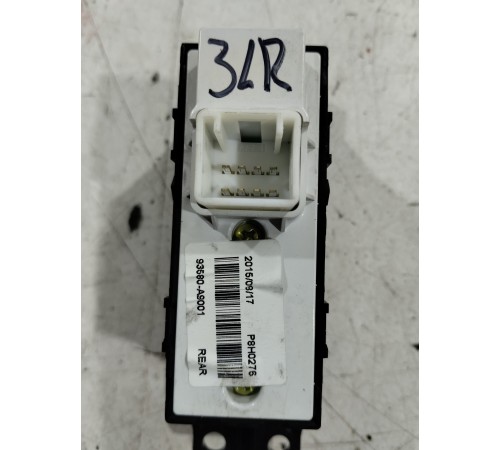 Кнопка стеклоподъемника (задняя правая)