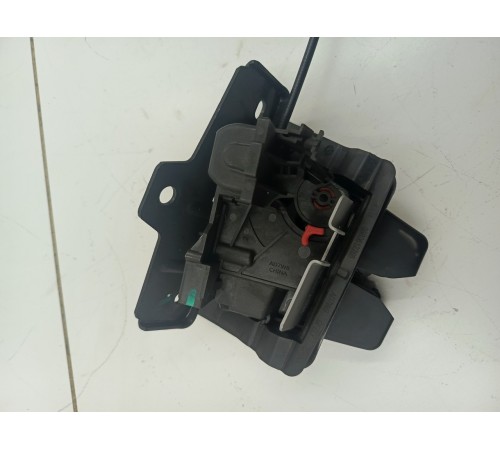 Замок двери крышки багажника