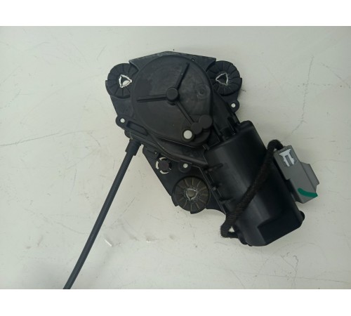 Замок двери крышки багажника