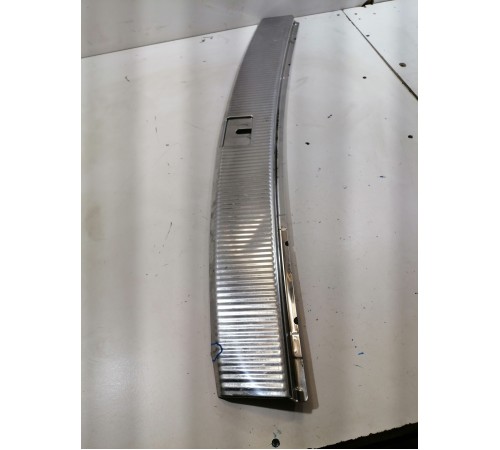 Накладка задней панели багажника