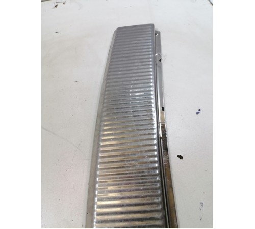 Накладка задней панели багажника