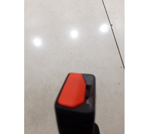 Ответная часть ремня безопасности задняя