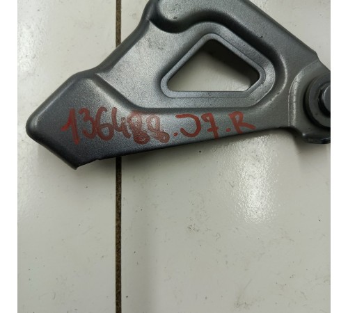 Петля капота правая 