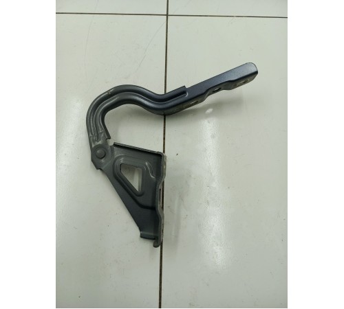 Петля капота правая 