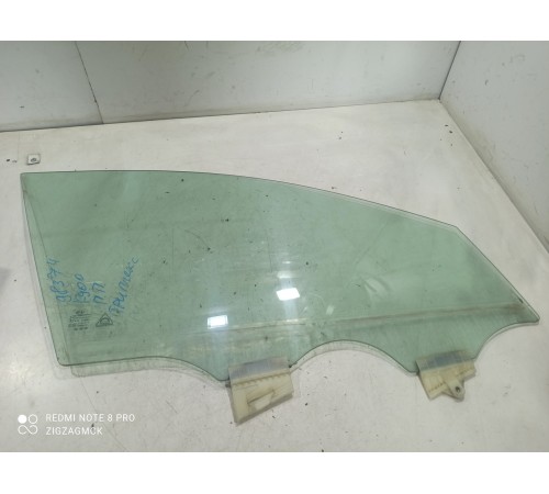 Стекло двери (переднее правое)