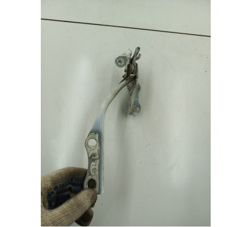 Петля капота левая