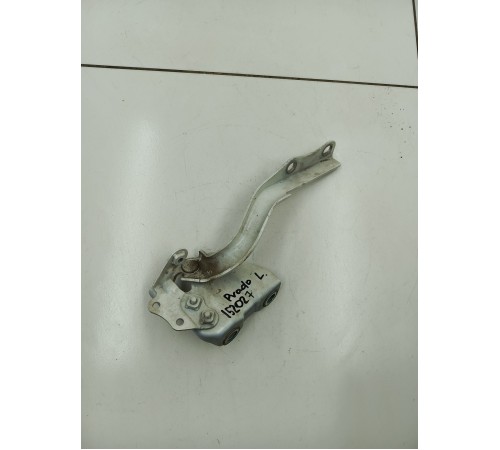 Петля капота левая