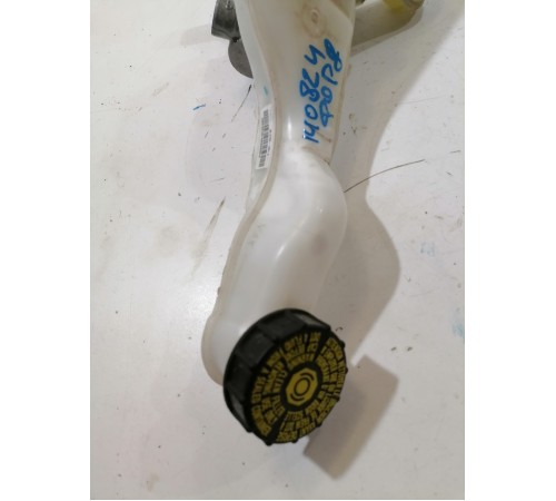 Главный тормозной цилиндр с бачком