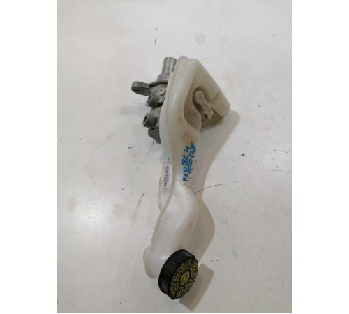 Главный тормозной цилиндр с бачком