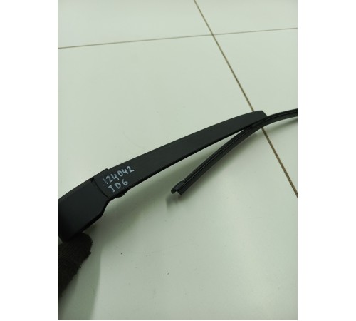 Поводок крышки багажника