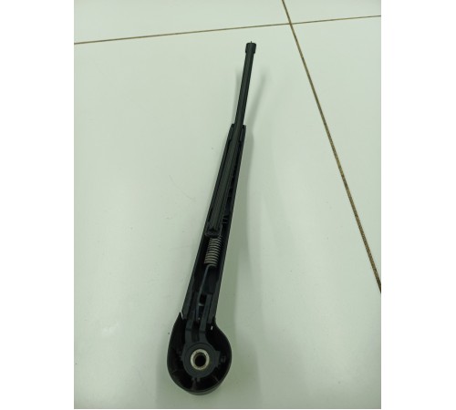 Поводок крышки багажника