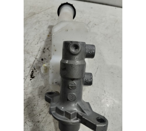 Главный тормозной цилиндр с бачком