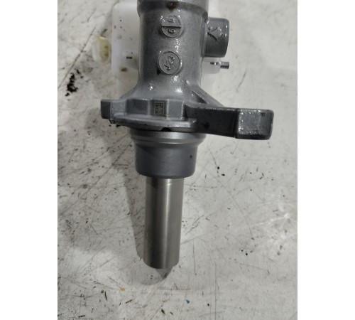 Главный тормозной цилиндр с бачком