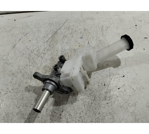 Главный тормозной цилиндр с бачком