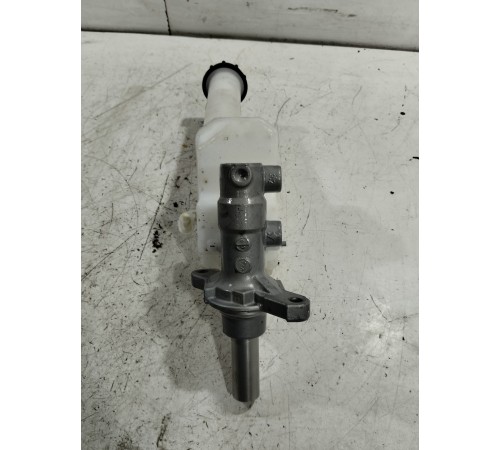 Главный тормозной цилиндр с бачком