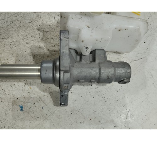 Главный тормозной цилиндр с бачком