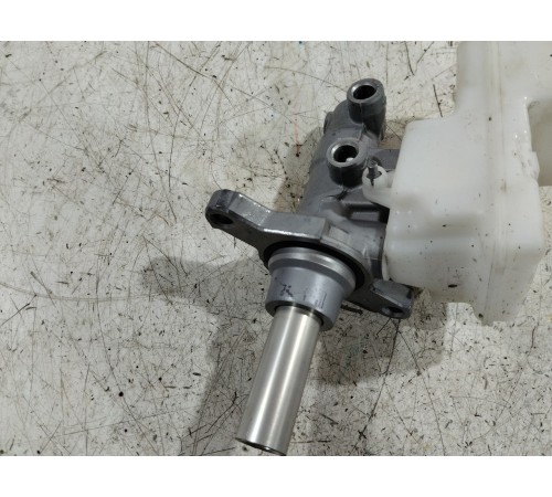 Главный тормозной цилиндр с бачком