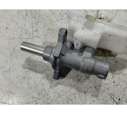 Главный тормозной цилиндр с бачком