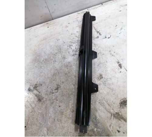 Шторка двери рулонная солнцезащитная задняя левая