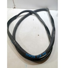 Уплотнитель проема двери передний правый