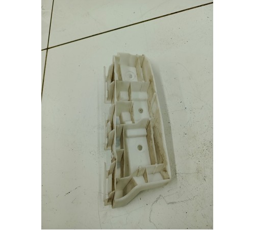 Кронштейн переднего бампера