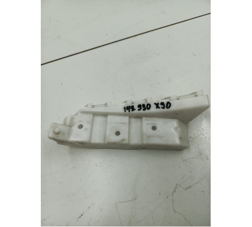 Кронштейн переднего бампера