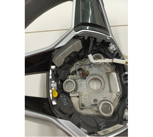 Рулевое колесо в сборе с многофункциональными кнопками