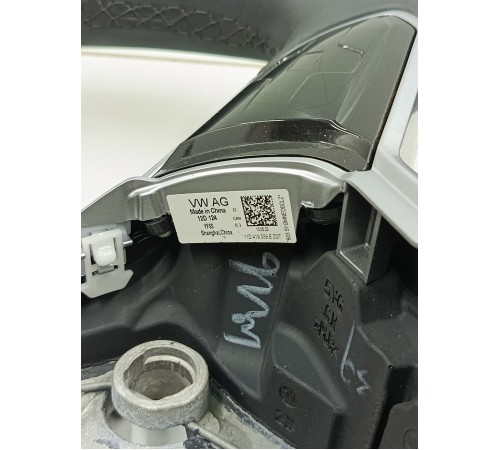 Рулевое колесо в сборе с многофункциональными кнопками