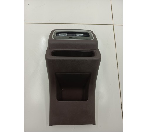 Накладка центральной консоли задняя с воздушным дефлектором