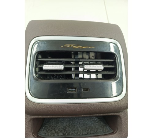 Накладка центральной консоли задняя с воздушным дефлектором