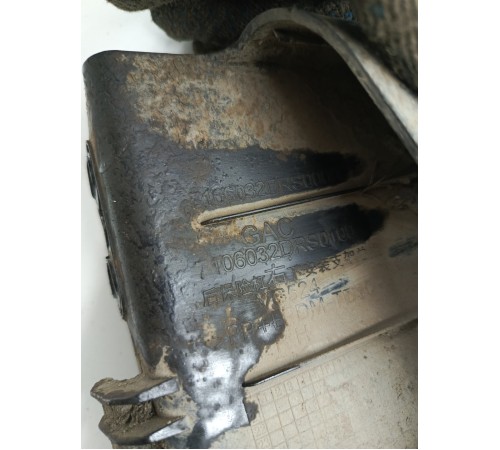 Пыльник бампера задний правый