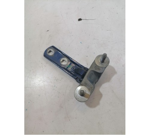 Петля крышки багажника правая