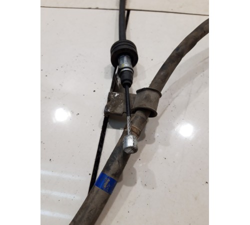 Трос стояночного тормоза (правый)