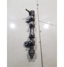 Топливная рампа левая